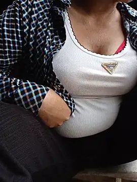 Snapshot of Agnes-baby chatting on June 13, 10:46 am Agnes-baby online show from June 13, 10:46 am