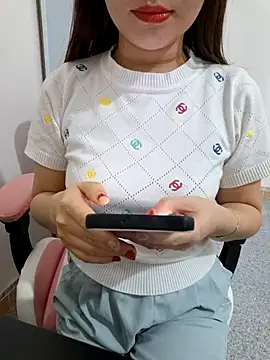 Avelyn-n online show from February 27, 8:14 am