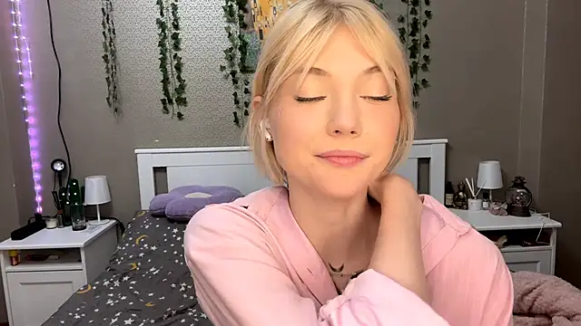 LlsabethHaze online show from February 7, 2:03 pm