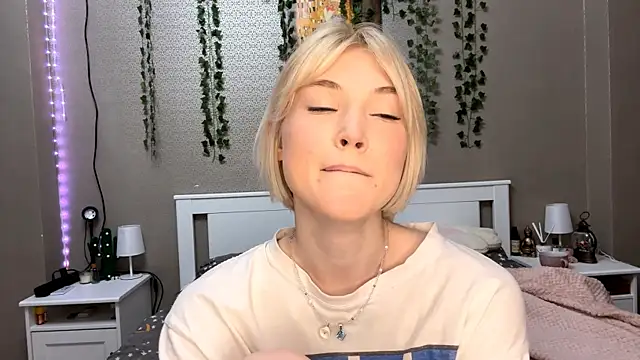 LlsabethHaze online show from February 9, 2:04 pm