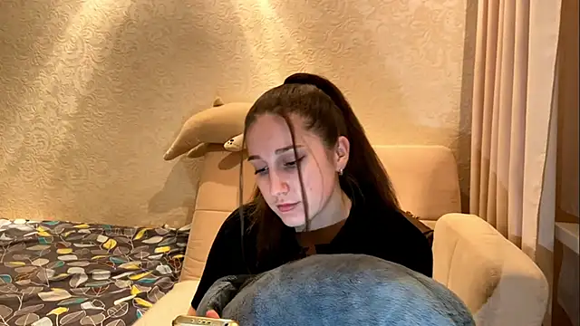 NoisyGreta online show from January 6, 2:21 pm