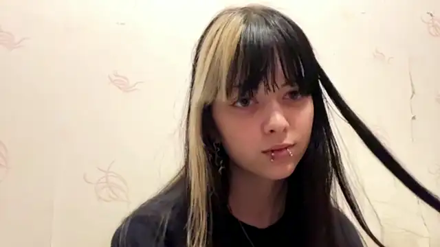 Snapshot of VeraDaisy chatting on February 12, 6:29 pm VeraDaisy online show from February 12, 6:29 pm