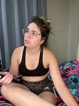 Snapshot of soyanahii chatting on February 17, 8:28 pm soyanahii online show from February 17, 8:28 pm