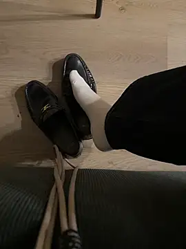 leshowcho online show from February 21, 8:55 pm