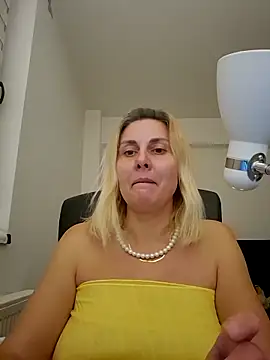 Amelia9798 online show from February 23, 6:52 pm