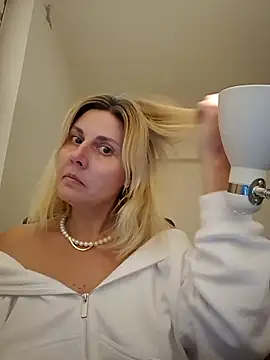 Amelia9798 online show from February 22, 6:42 pm