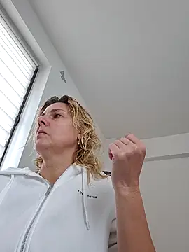 Amelia9798 online show from February 23, 6:47 am