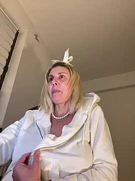 Amelia9798 online show from January 14, 7:50 pm