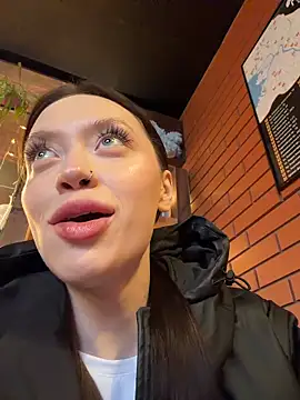 Snapshot of estalavista chatting on January 10, 11:49 am estalavista online show from January 10, 11:49 am