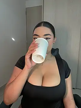 SASHASTRADA  online show from April 7, 9:27 pm