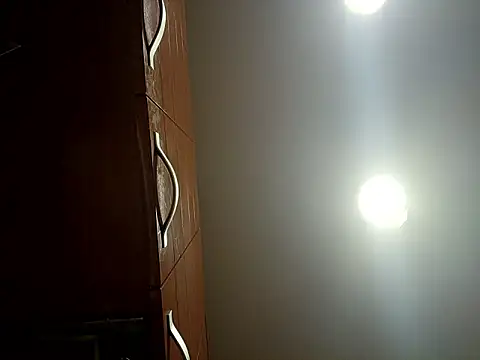 Snapshot of dear2002 chatting on January 11, 2:29 am dear2002 online show from January 11, 2:29 am