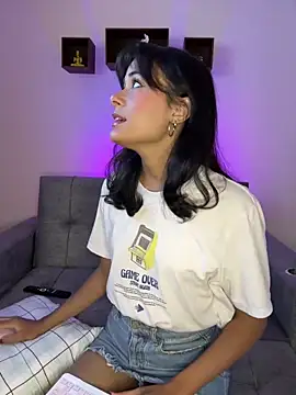 Iam Lyan  online show from April 3, 9:32 pm