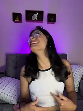 Iam Lyan  online show from March 25, 7:13 pm