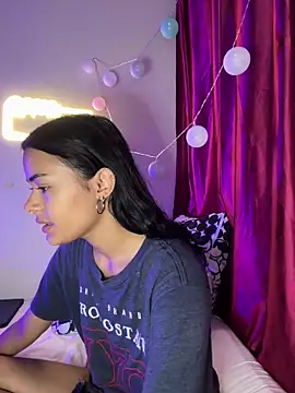 Iam Lyan  online show from March 1, 9:48 pm