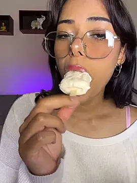 Iam Lyan  online show from May 24, 10:31 pm
