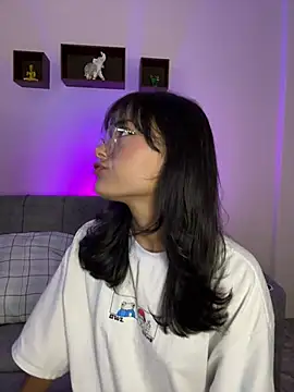 Iam Lyan  online show from March 29, 6:42 pm