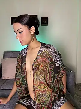 Iam Lyan  online show from May 30, 10:15 pm