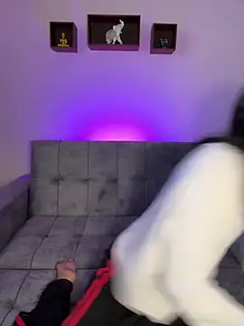 Iam Lyan  online show from March 15, 7:10 pm