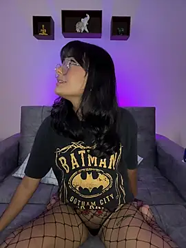 Iam Lyan  online show from April 1, 7:44 pm