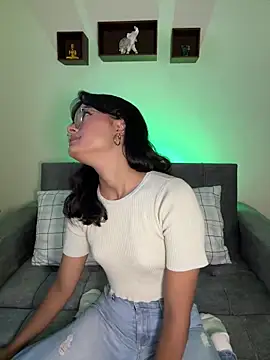 Iam Lyan  online show from April 9, 6:25 pm