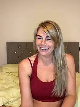 Snapshot of Scarlett_the_girlnextdoor chatting on May 5, 9:07 pm Scarlett the girlnextdoor online show from May 5, 9:07 pm