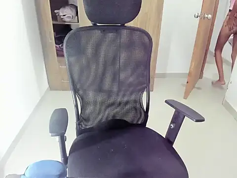 Snapshot of saskya13 chatting on January 10, 3:46 am saskya13 online show from January 10, 3:46 am