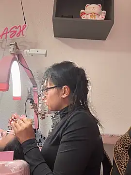 Snapshot of honey_kendalll chatting on March 8, 11:57 am honey kendalll online show from March 8, 11:57 am