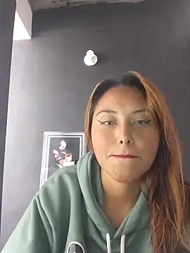 Velvet Moon33 online show from April 12, 6:44 pm