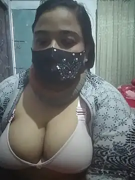 momo loves online show from February 9, 11:08 am