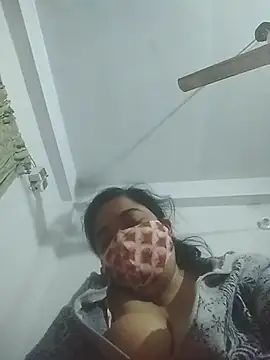 Snapshot of momo_loves chatting on January 13, 4:55 pm momo loves online show from January 13, 4:55 pm