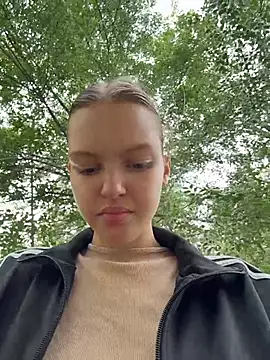 Snapshot of AshleyMur chatting on June 15, 7:30 am AshleyMur online show from June 15, 7:30 am