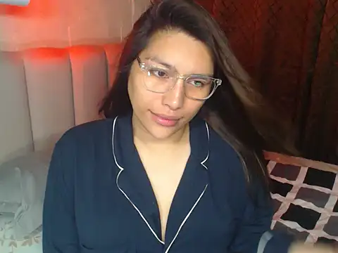 Snapshot of HeatWithHolly chatting on February 5, 12:23 pm HeatWithHolly online show from February 5, 12:23 pm