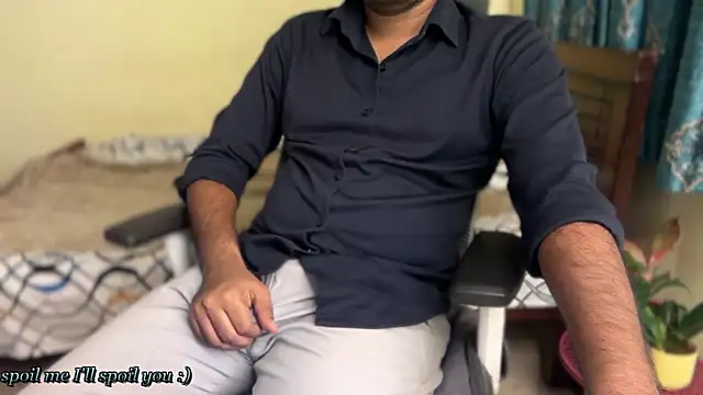 Snapshot of Ruthless_guyy chatting on July 9, 7:57 pm Ruthless guyy online show from July 9, 7:57 pm