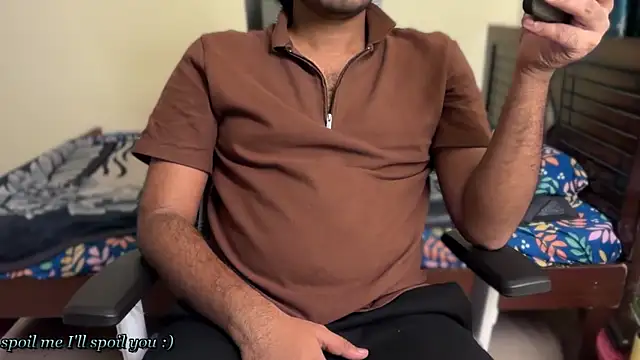 Snapshot of Ruthless_guyy chatting on June 19, 6:47 pm Ruthless guyy online show from June 19, 6:47 pm