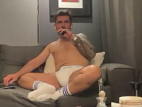 LukasMackenna online show from April 3, 11:11 pm