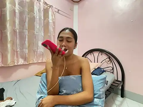 Mira Janee online show from January 18, 1:25 pm