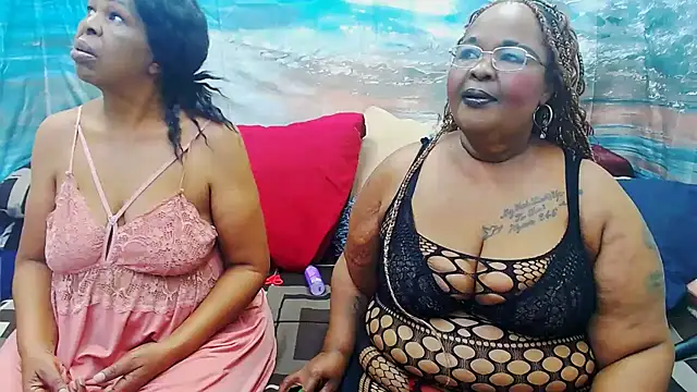 Snapshot of SEXY_MATURExx chatting on June 20, 5:40 pm SEXY MATURExx online show from June 20, 5:40 pm