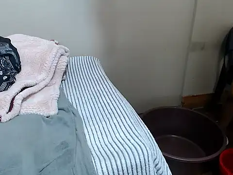 Snapshot of ExtraDoll chatting on February 27, 7:08 am ExtraDoll online show from February 27, 7:08 am