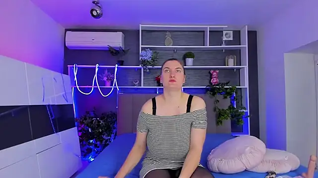 StephieRousee online show from April 1, 5:31 am