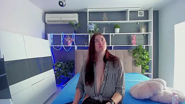 StephieRousee online show from March 11, 6:18 am