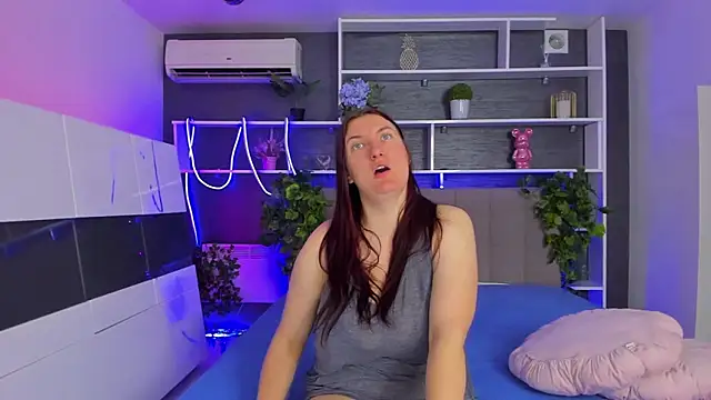 StephieRousee online show from May 23, 5:50 am