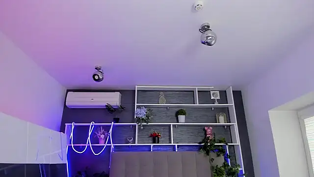 StephieRousee online show from March 20, 6:25 am