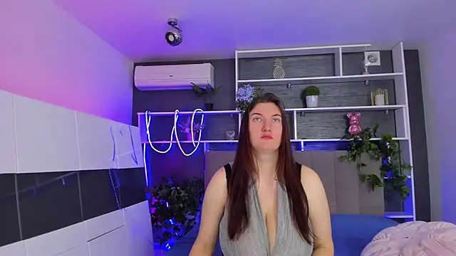 StephieRousee online show from April 8, 5:20 am