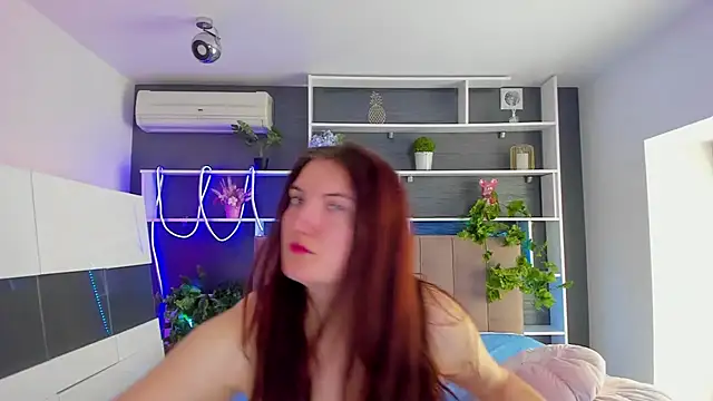 StephieRousee online show from March 16, 6:28 am