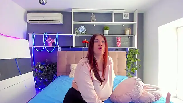 StephieRousee online show from February 10, 6:34 am