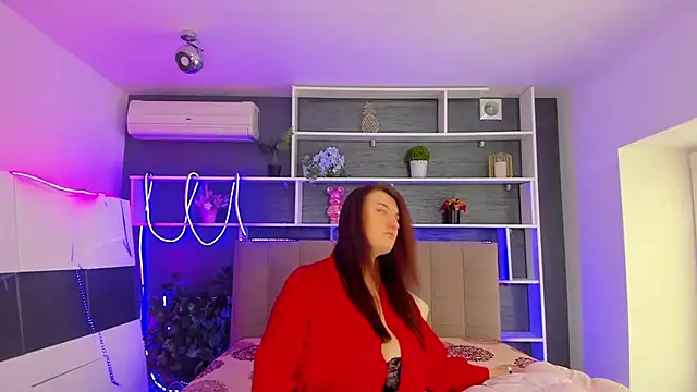 StephieRousee online show from February 6, 6:31 am