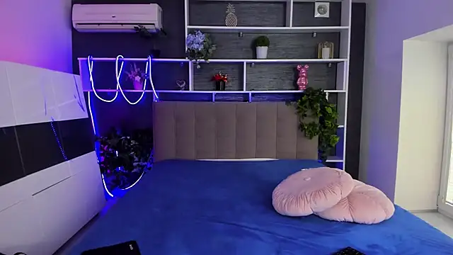 StephieRousee online show from February 25, 6:24 am