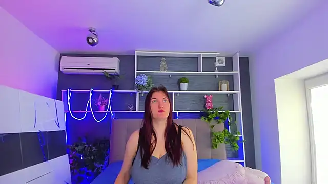 StephieRousee online show from March 24, 6:13 am