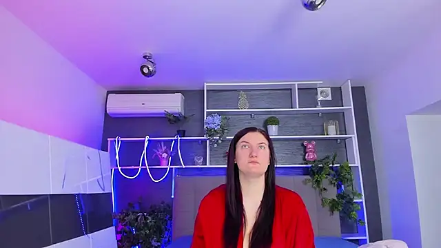 StephieRousee online show from April 18, 5:32 am