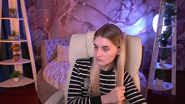 DiamondNina online show from March 22, 8:10 pm